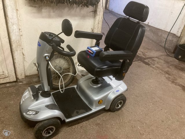 Senioriskootteri/Sähkömopo Invacare leo 6