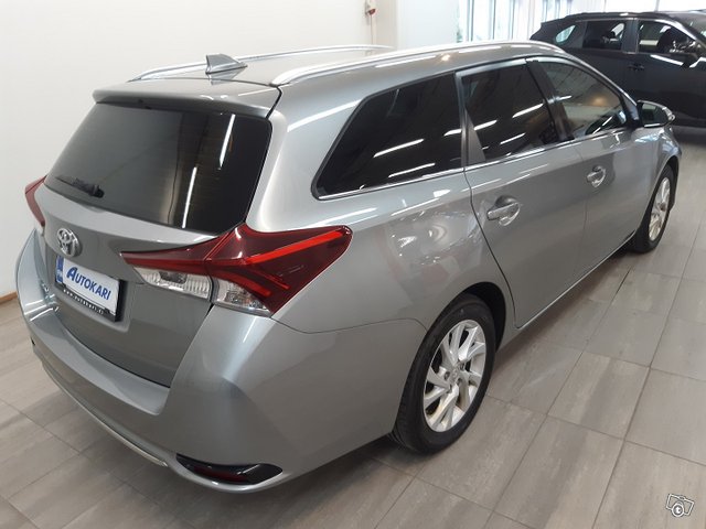 TOYOTA Auris 10