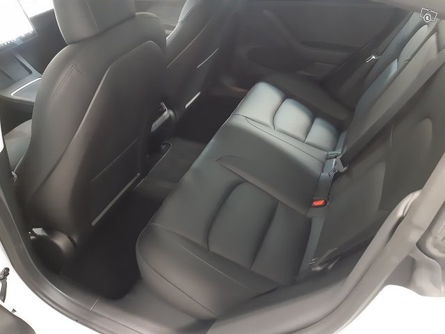 Tesla Model 3 7