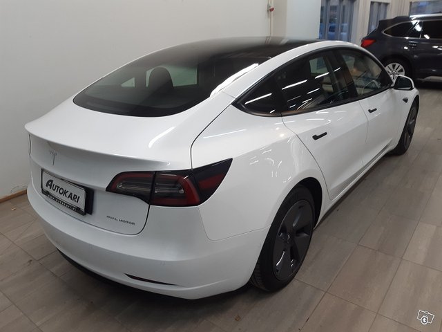 Tesla Model 3 14