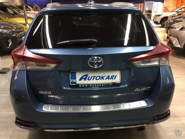 TOYOTA AURIS 6