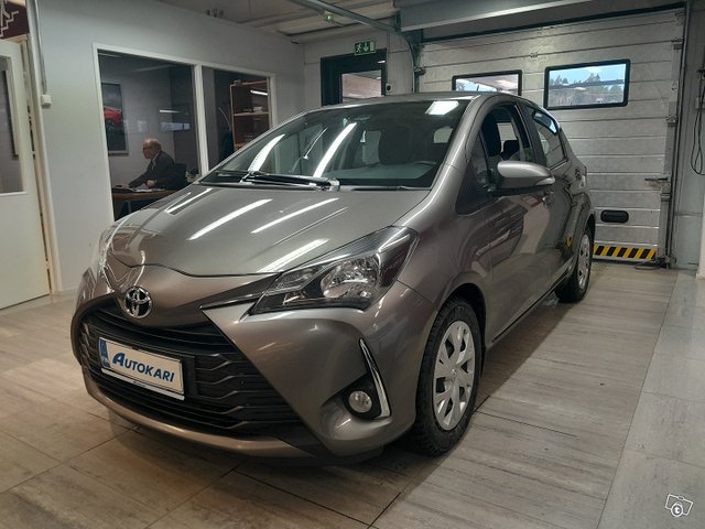 TOYOTA YARIS 2