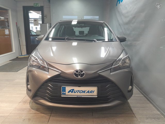 TOYOTA YARIS 5