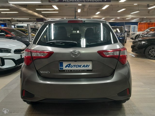 TOYOTA YARIS 6