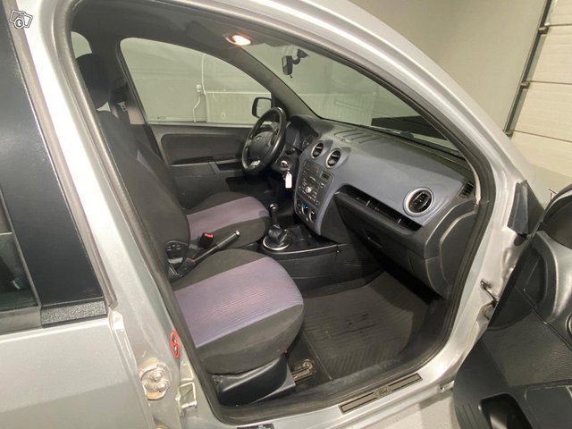 Ford Fusion 9