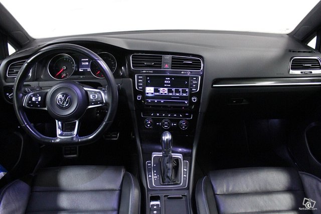 Volkswagen Golf 11