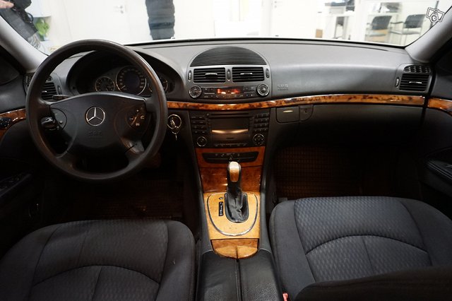 Mercedes-Benz E 270 CDI 11