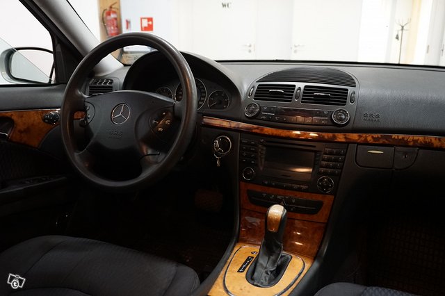 Mercedes-Benz E 270 CDI 12
