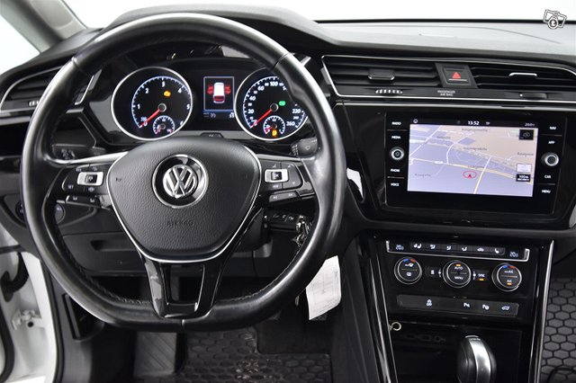 VOLKSWAGEN Touran 19