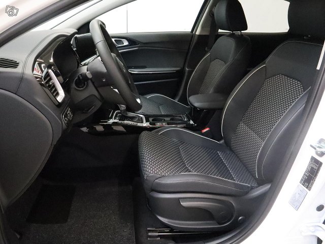 KIA XCeed 10