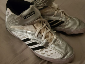Adidas lyhytvartiset nyrkkeilytossut koko 41,5, Kamppailulajit, Urheilu ja ulkoilu, Turku, Tori.fi Adidas lyhytvartiset nyrkkeilytossut koko 41,5, Kamppailulajit, Urheilu ja ulkoilu, Turku, Tori.fi