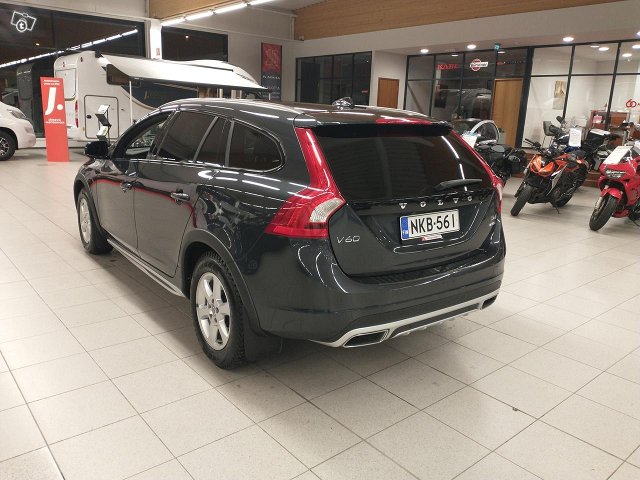 Volvo V60 Cross Country 3
