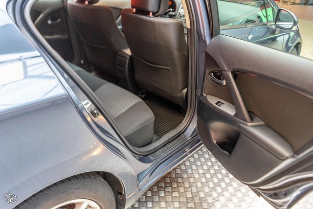 Toyota Avensis 11