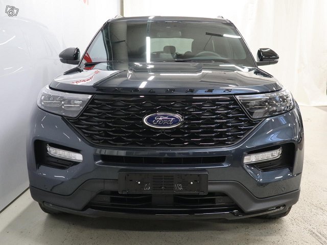 Ford Explorer 9