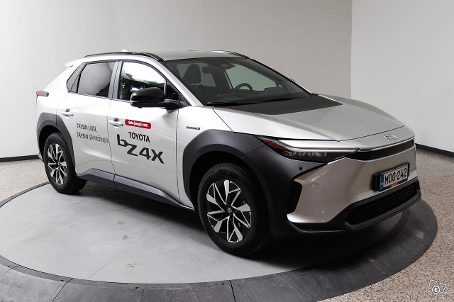 TOYOTA BZ4X 3