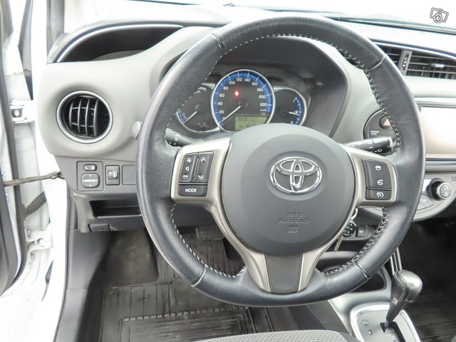 Toyota Yaris 16