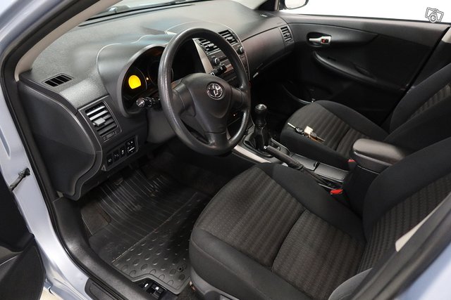 TOYOTA Corolla 7