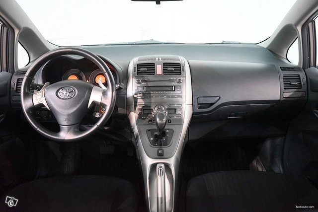Toyota Auris 7