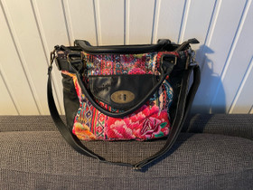 Desigual laukku, Laukut ja hatut, Asusteet ja kellot, Kouvola, Tori.fi Desigual laukku, Laukut ja hatut, Asusteet ja kellot, Kouvola, Tori.fi