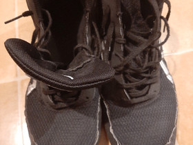 Asics painitossut koko 40.5, Kamppailulajit, Urheilu ja ulkoilu, Hämeenlinna, Tori.fi Asics painitossut koko 40.5, Kamppailulajit, Urheilu ja ulkoilu, Hämeenlinna, Tori.fi