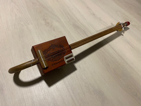 Sikarilaatikkokitara, Kitarat, bassot ja vahvistimet, Musiikki ja soittimet, Kuopio, Tori.fi Sikarilaatikkokitara, Kitarat, bassot ja vahvistimet, Musiikki ja soittimet, Kuopio, Tori.fi