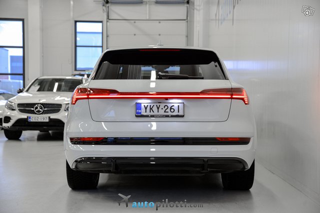 Audi E-tron 12