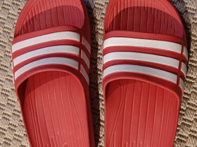Adidas allastossut, Uinti ja sukellus, Urheilu ja ulkoilu, Turku, Tori.fi Adidas allastossut, Uinti ja sukellus, Urheilu ja ulkoilu, Turku, Tori.fi
