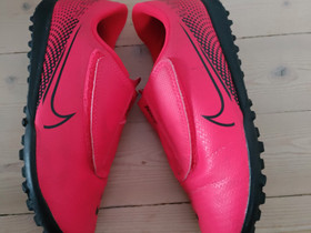 Nike Mercurial jalkapallokengät 31,5, Pallopelit, Urheilu ja ulkoilu, Turku, Tori.fi Nike Mercurial jalkapallokengät 31,5, Pallopelit, Urheilu ja ulkoilu, Turku, Tori.fi