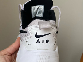 Nike Air lenkkarit koko 38,5, Juoksu ja lenkkeily, Urheilu ja ulkoilu, Turku, Tori.fi Nike Air lenkkarit koko 38,5, Juoksu ja lenkkeily, Urheilu ja ulkoilu, Turku, Tori.fi