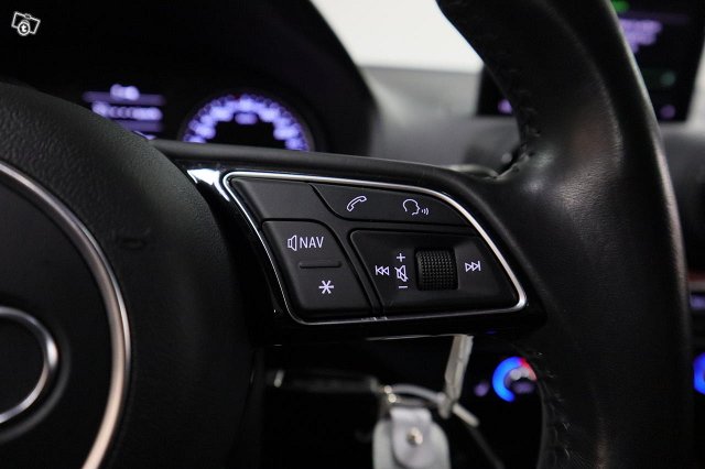 Audi Q2 24