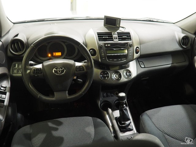 Toyota RAV4 13