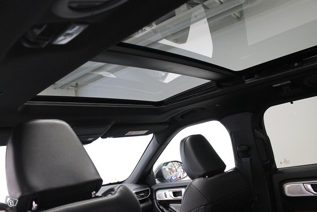 Ford Explorer 10