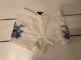 Shortsit, koko 34, Vaatteet ja kengät, Espoo, Tori.fi Shortsit, koko 34, Vaatteet ja kengät, Espoo, Tori.fi