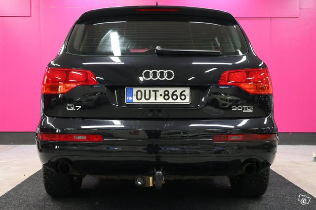 Audi Q7 6