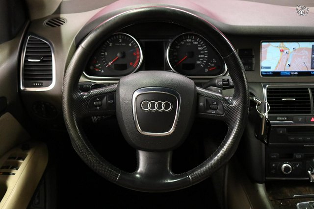 Audi Q7 10