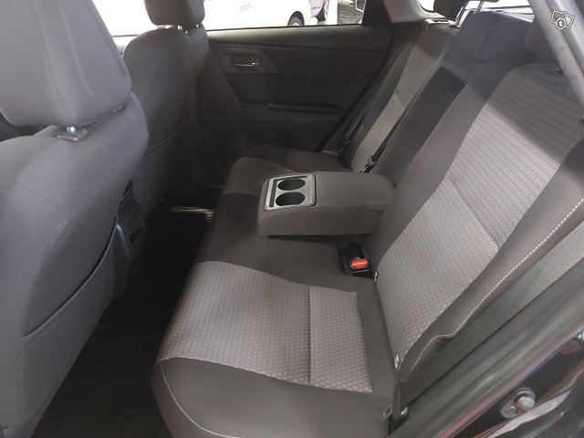 Toyota Auris 11