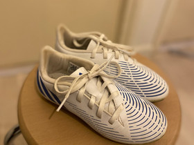 Adidas Predator koko 33, Jalkapallo, Urheilu ja ulkoilu, Pori, Tori.fi Adidas Predator koko 33, Jalkapallo, Urheilu ja ulkoilu, Pori, Tori.fi