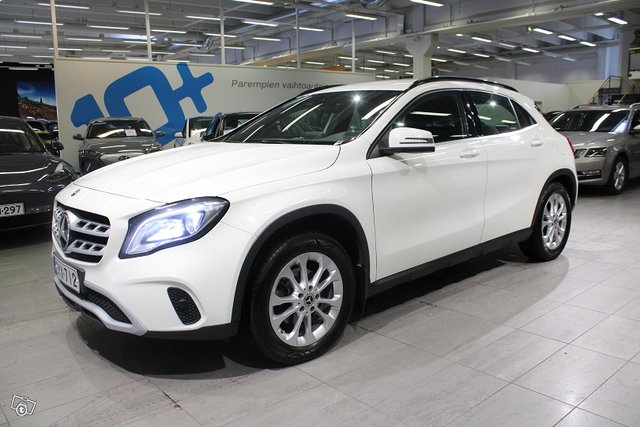 Mercedes-Benz GLA 3