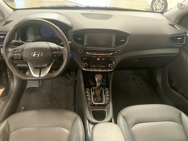 Hyundai IONIQ Hybrid 7