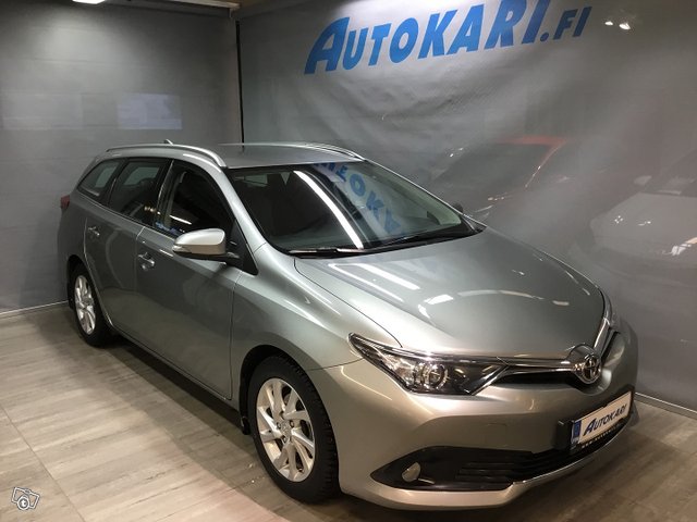 TOYOTA Auris