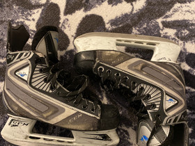 Jääkiekkoluistimet CCM Vector, Jääkiekko ja luistelu, Urheilu ja ulkoilu, Oulu, Tori.fi Jääkiekkoluistimet CCM Vector, Jääkiekko ja luistelu, Urheilu ja ulkoilu, Oulu, Tori.fi