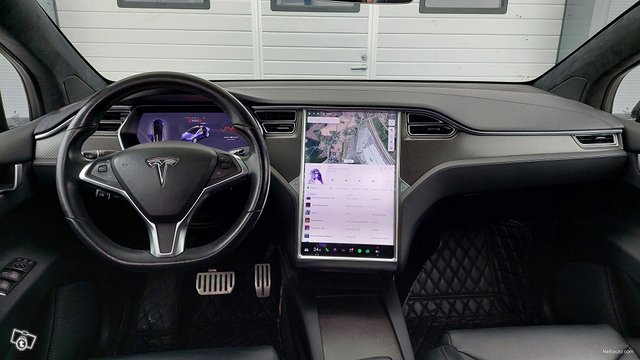 Tesla Model X 23