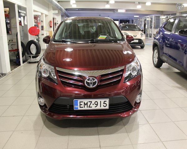 Toyota AVENSIS 8