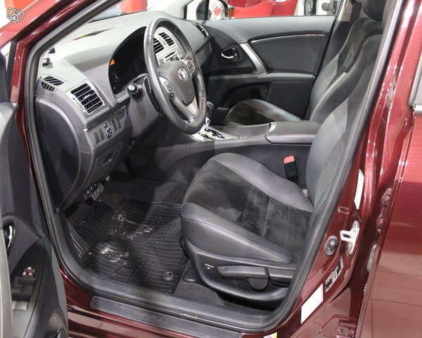 Toyota AVENSIS 9