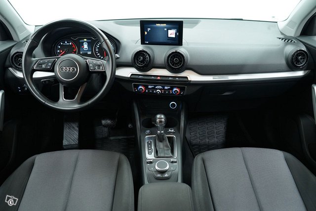 Audi Q2 9