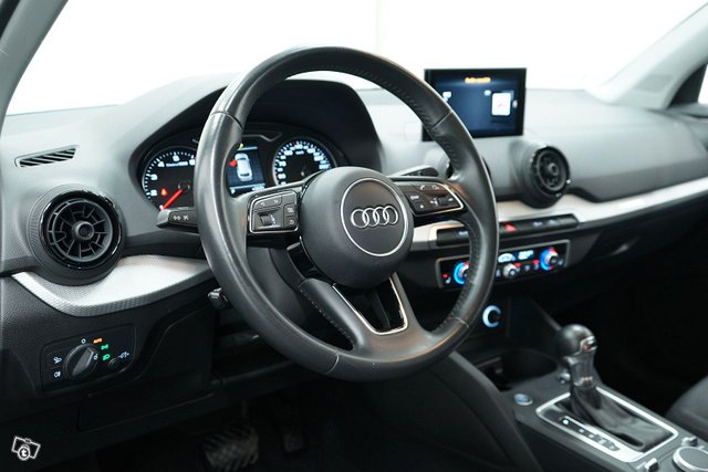 Audi Q2 15