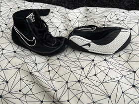 Painitossut koko 35 nike, Kamppailulajit, Urheilu ja ulkoilu, Ilmajoki, Tori.fi Painitossut koko 35 nike, Kamppailulajit, Urheilu ja ulkoilu, Ilmajoki, Tori.fi