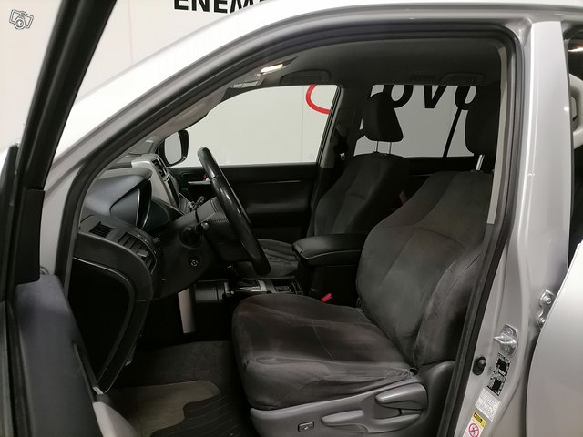 Toyota Land Cruiser 7