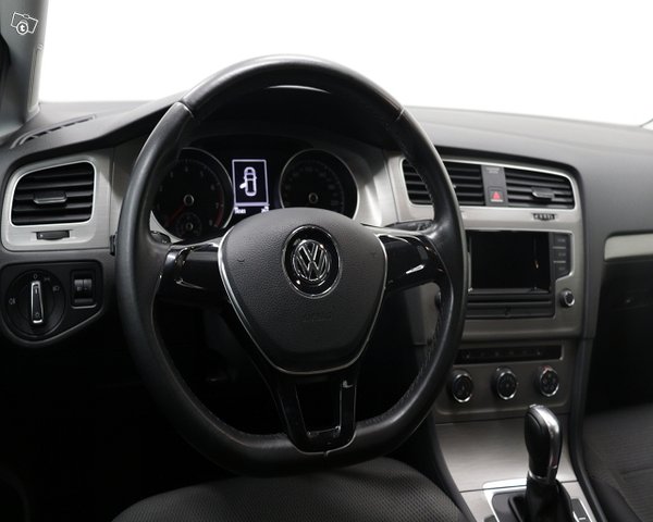 Volkswagen Golf 12