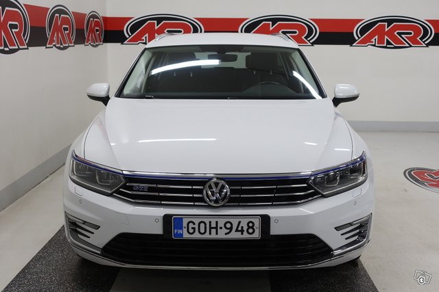 VOLKSWAGEN Passat 2